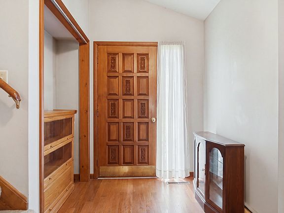 4th image of 23853 Hazel Rd