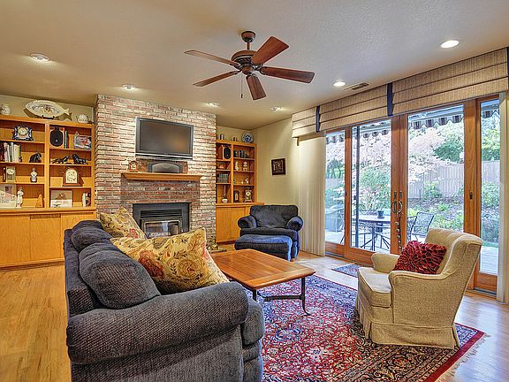 5th image of 2210 Amherst Way