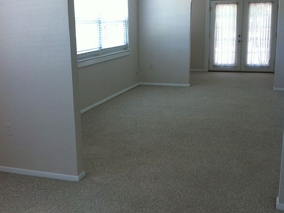 3rd image of 1005 Live Oak St