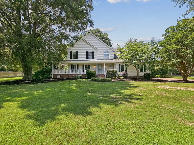 3517 Mott Ln — Photo 2
