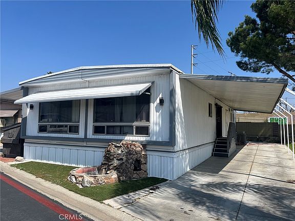 4th image of 2930 W Rialto Ave Space 21