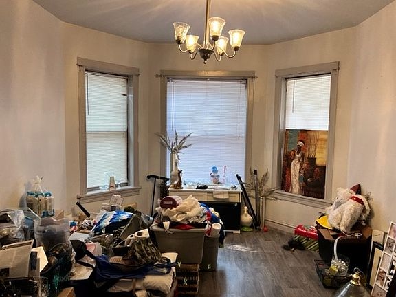 5th image of 1005 N Menard Ave