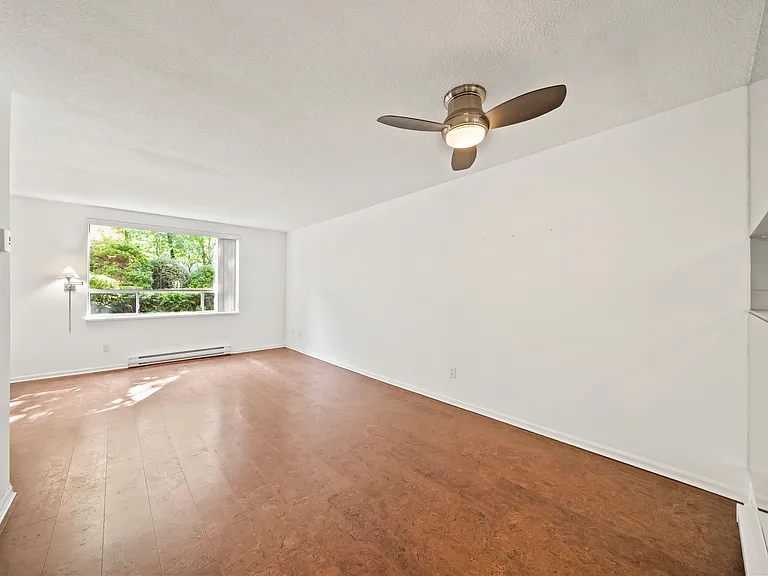 1050 Broughton St — Photo 7