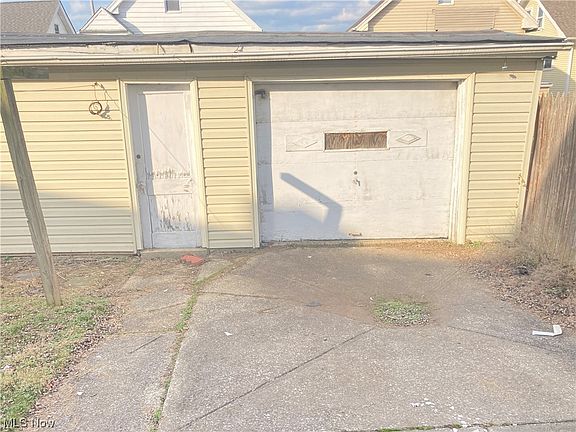 5th image of 2706 Roanoke Ave