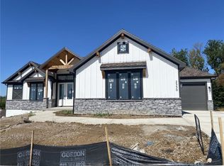 2330 NW Scenic View Dr, Riverside, MO 64150