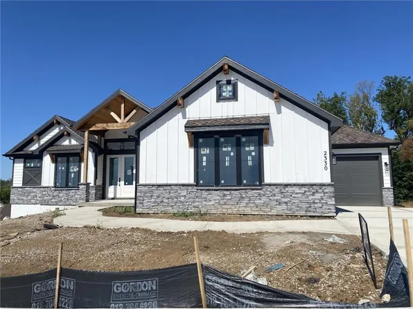 2330 NW Scenic View Dr, Riverside, MO 64150