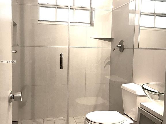 4th image of 7920 East Dr APT 25