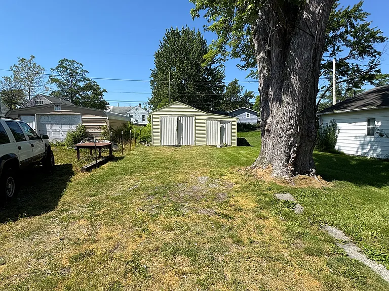 210 Santee Ave — Photo 33