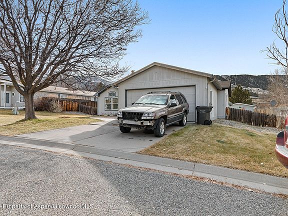 3rd image of 203 E Tamarack Cir