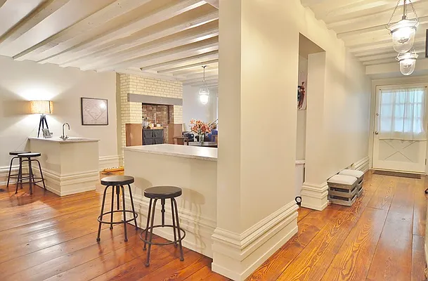 Rented by Park Property Advisors | media 11