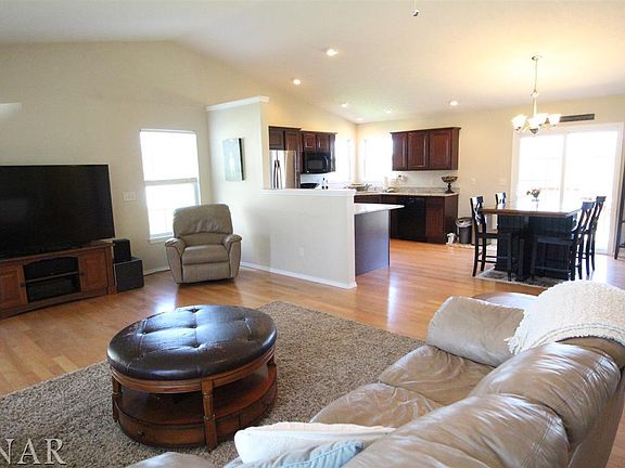 5th image of 6 Oliver Ct