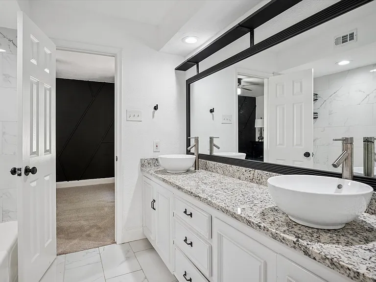 912 Glen Oaks Blvd — Photo 19