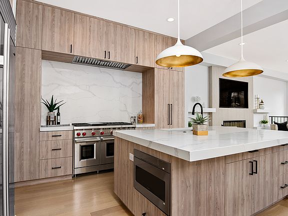 5th image of 4153 N Claremont Ave