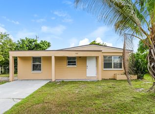 100 Apache St, Lehigh Acres, FL 33936