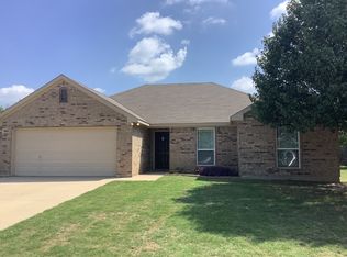 200 Commonwealth Cir, Waxahachie, TX 75165