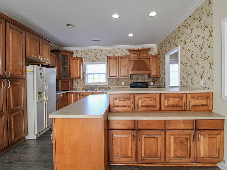 124 Meadows Ln — Photo 8