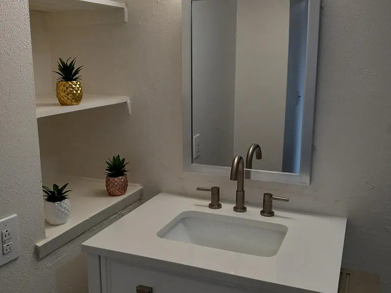 200 E Courtland Pl #12 — Photo 8