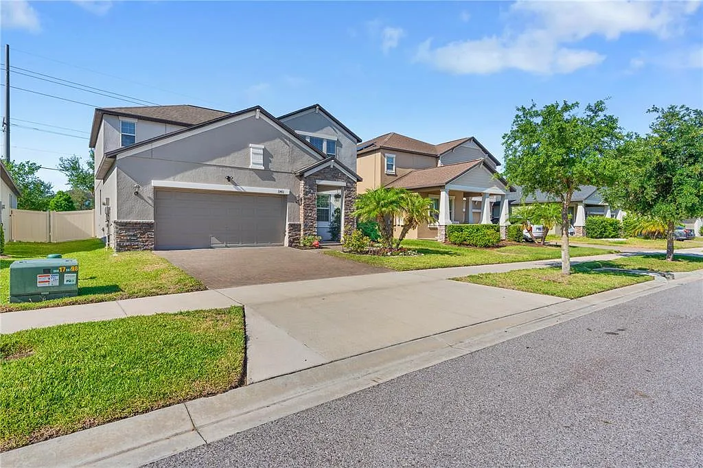 4 bed, 3.0 bath, 2555 sqft, $3,000 — Photo 2