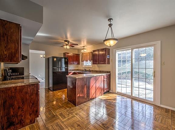 3rd image of 1072 Riverwood Place Dr