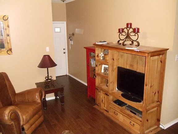 4th image of 3114 Grove Dr