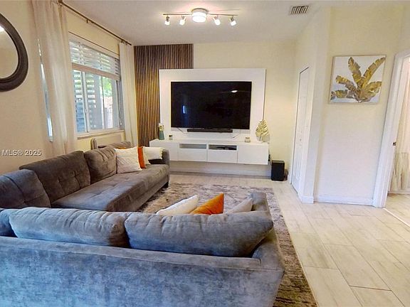 2nd image of 1420 SE 26th Ave #1420