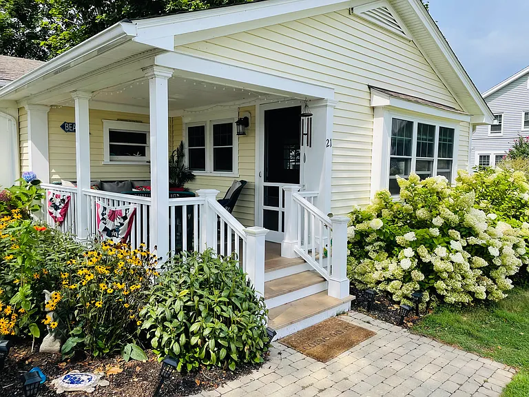 21 Town Beach Rd — Photo 3