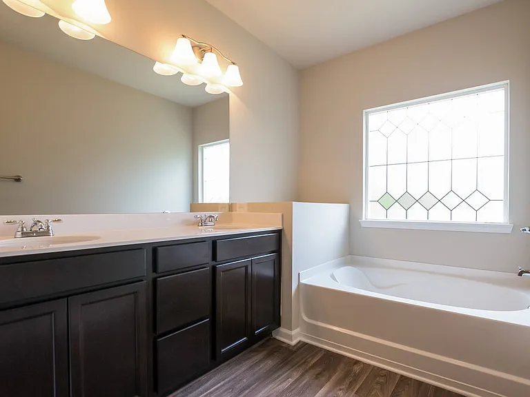 357 E Broad St — Photo 10