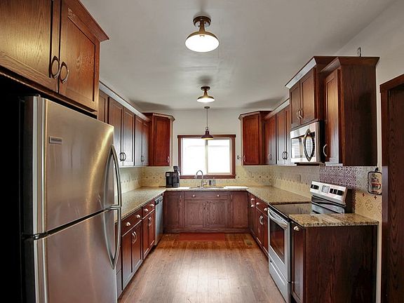 5th image of 222 2nd St