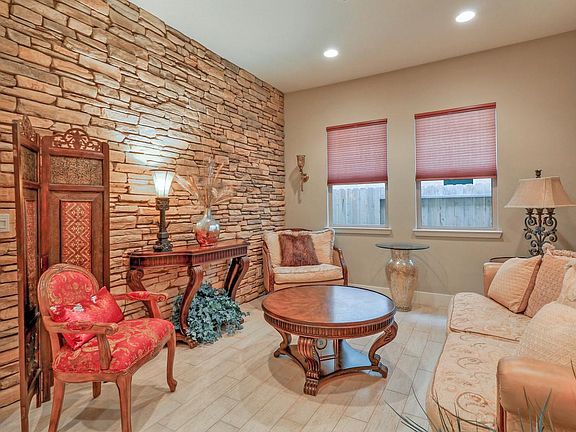 4th image of 1627 Santana Ranch Dr
