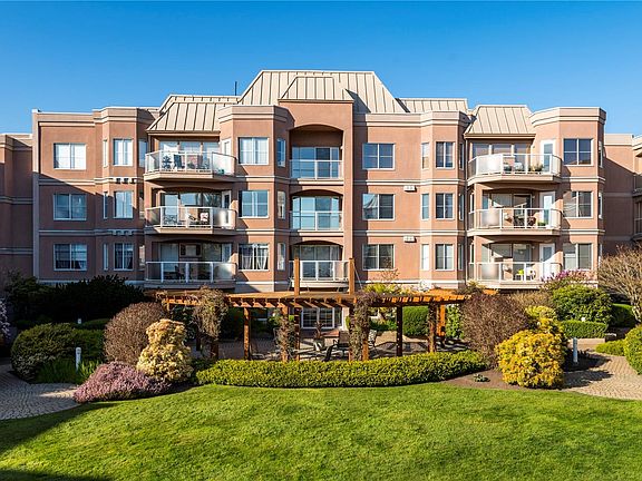 2nd image of 405 Quebec St #324