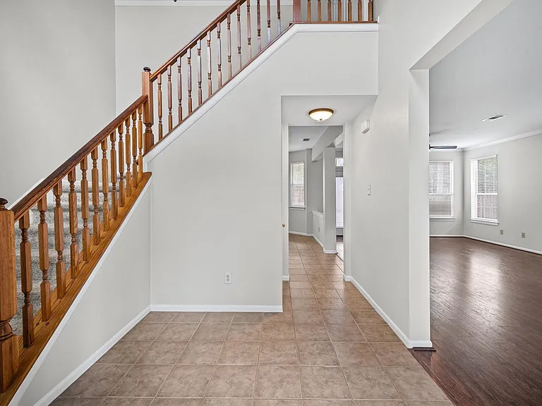 7 Grey Birch Pl — Photo 4
