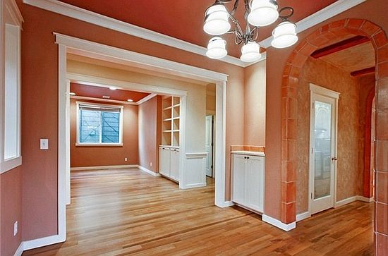 Living Room / library