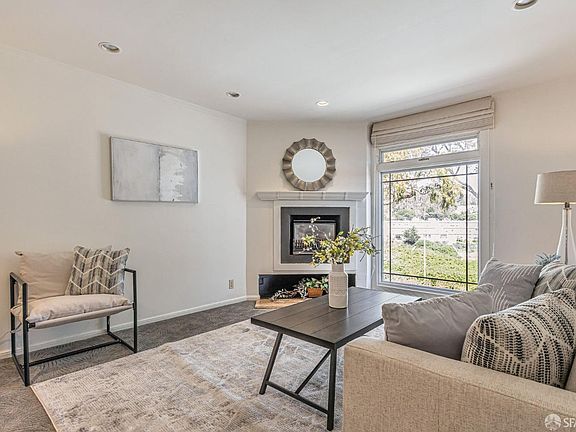 3rd image of 276 Evelyn Way