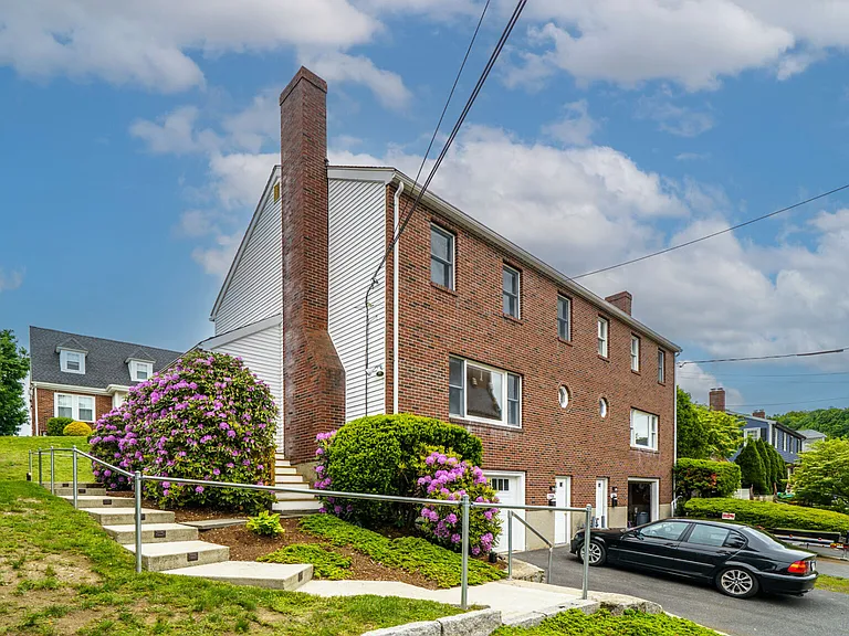 300 Adams St — Photo 1