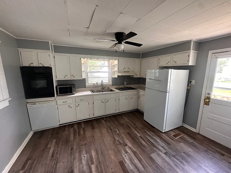1008 W Lexington Ave — Photo 8