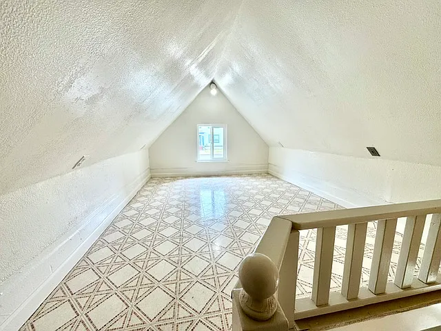 520 E 15th St #4 — Photo 11