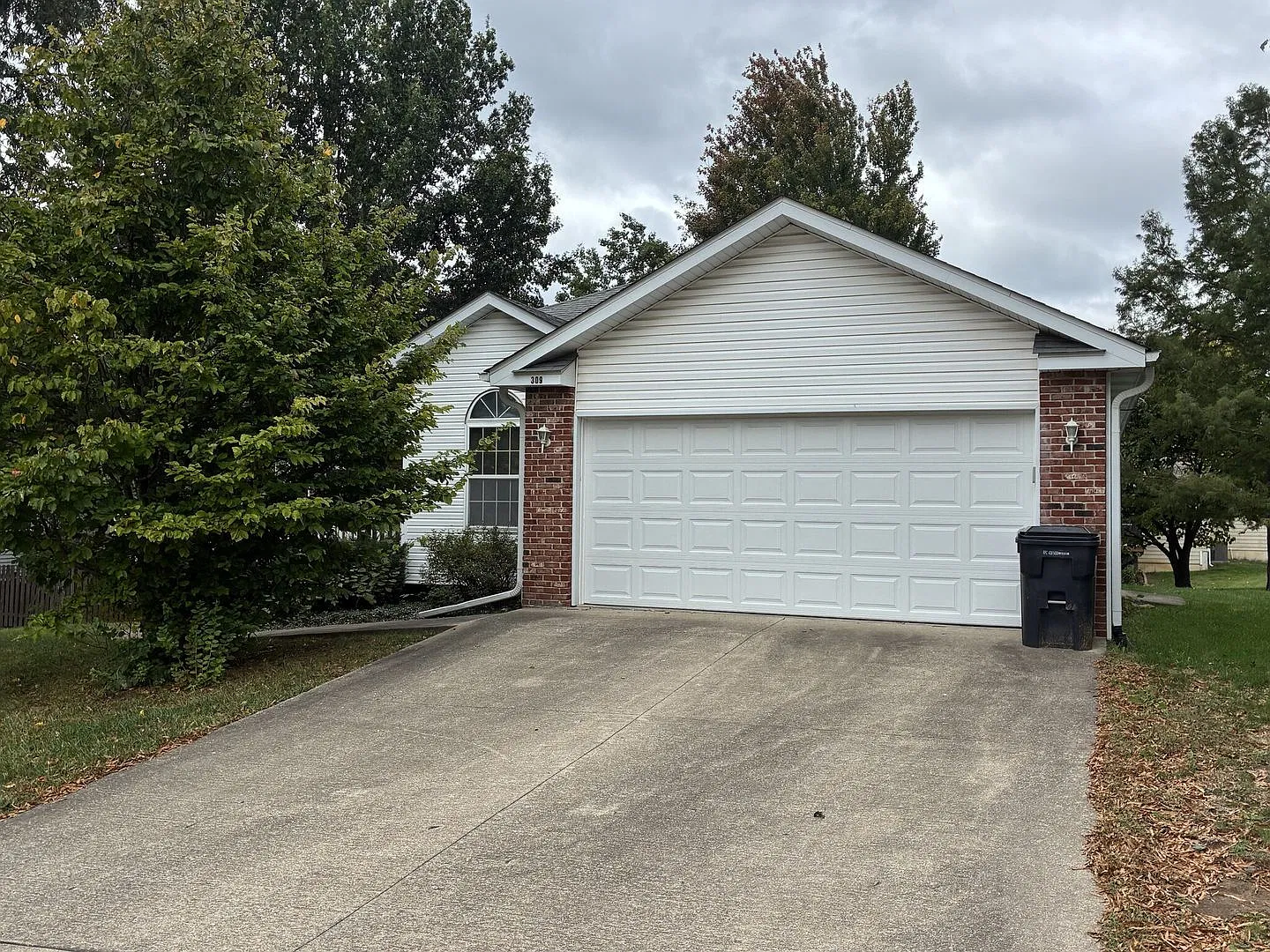 Large 3 Bed 2 Bath House In SW Como! — Photo 2