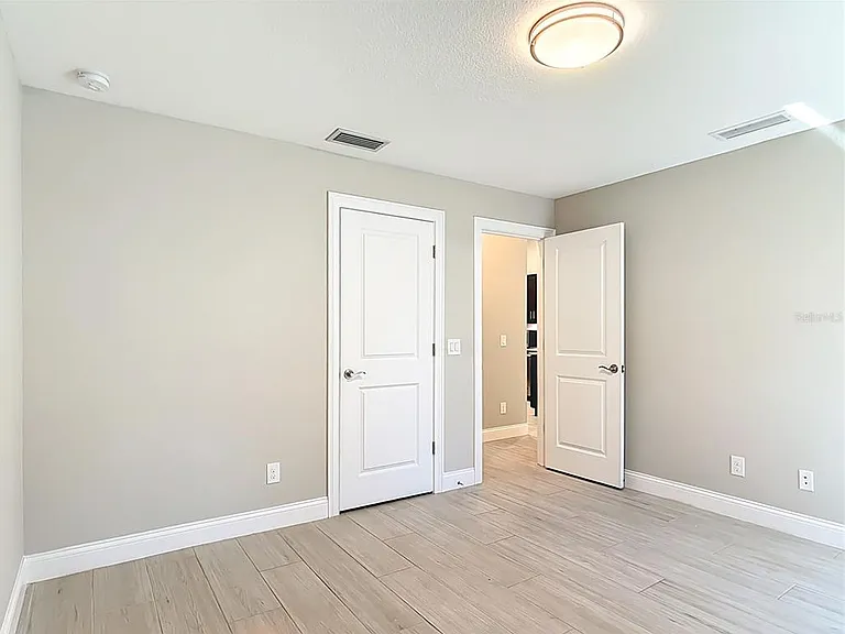 540 Alabama Ave — Photo 37