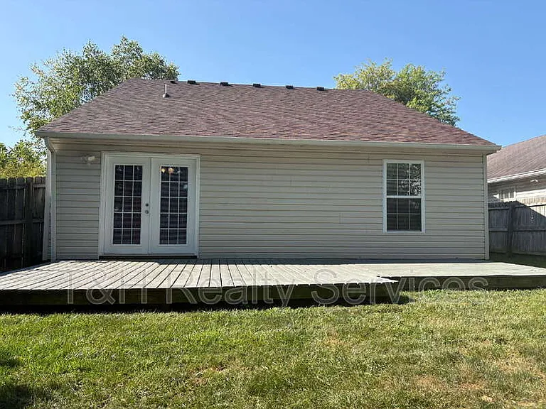636 Locust Grove Ln — Photo 17
