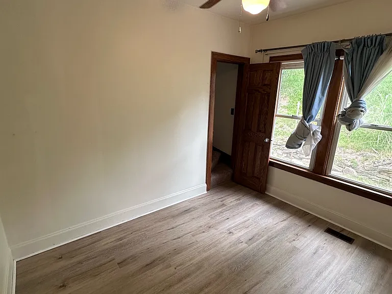 204 Shoup St — Photo 4