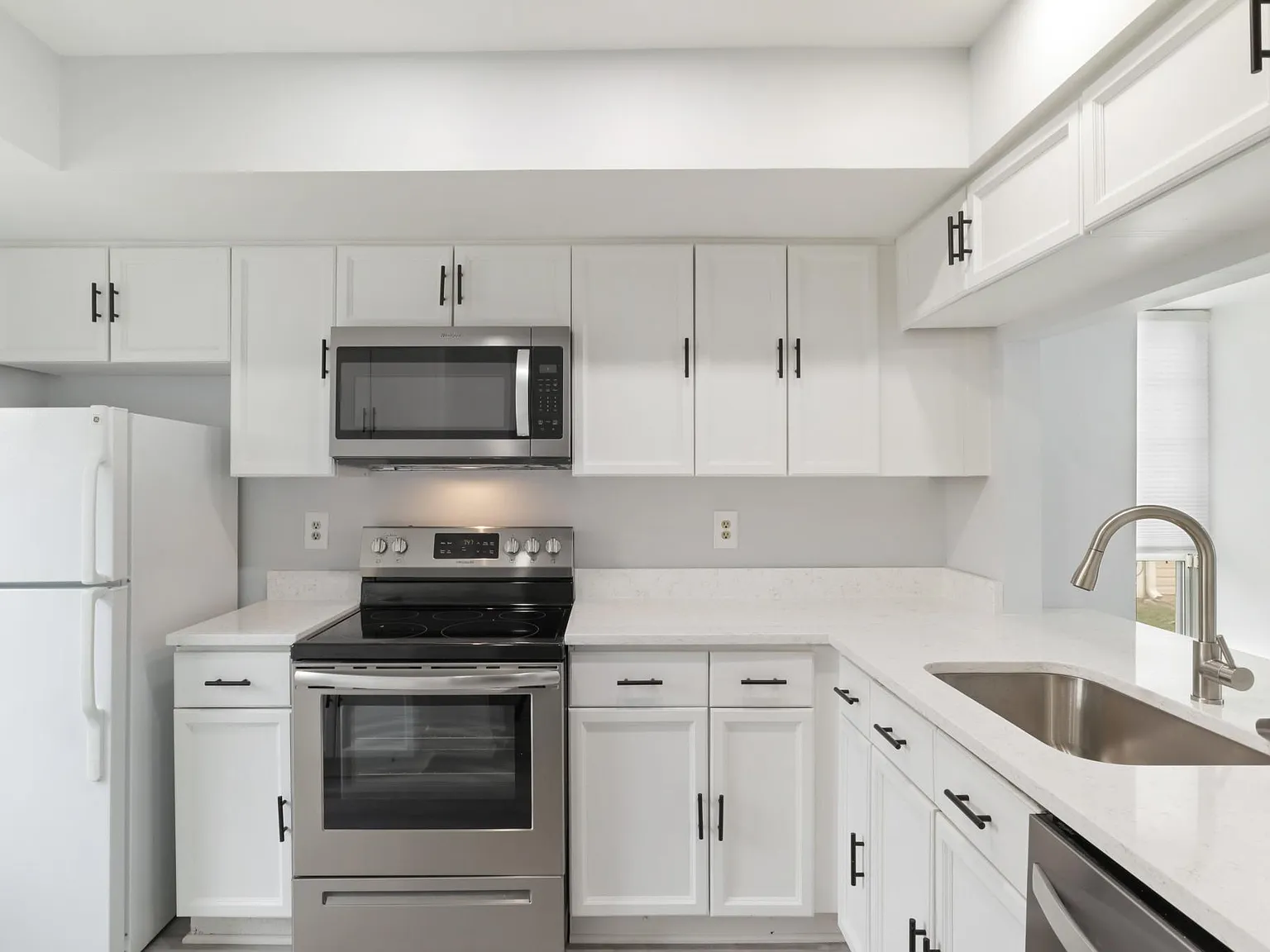 2 bed, 1.5 bath, 1024 sqft, $3,100 — Photo 3