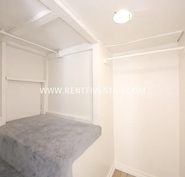 284 Wayne Ave — Photo 10