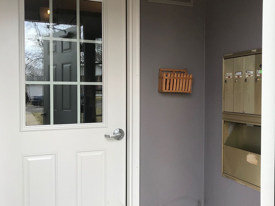 FRONT BUILDING ENTRANCE - MAIL AREA - HALL HAS CONTROLED ENTRANCE