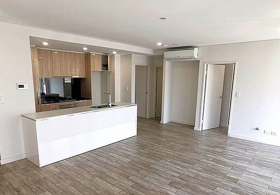 2nd image of 103 E 37th St #3