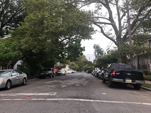 4th image of 407 Woodland St