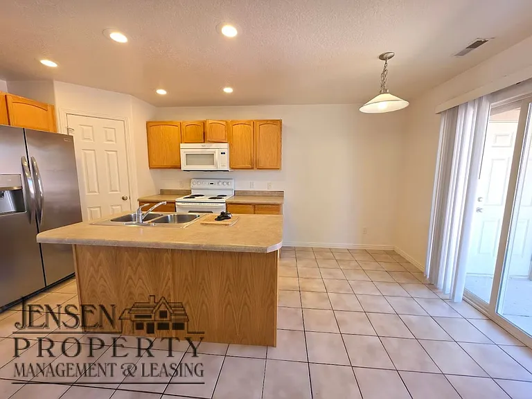 3155 S Hidden Valley Dr #105 — Photo 4