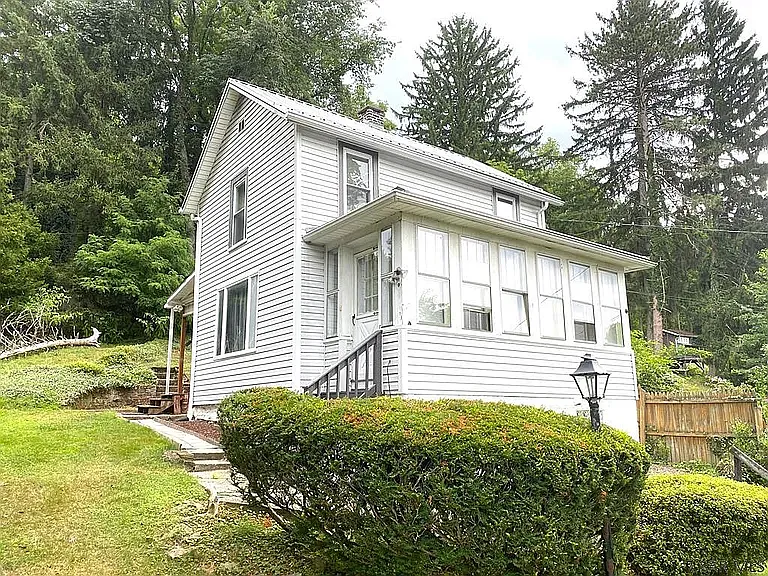 Saylor St — Photo 1
