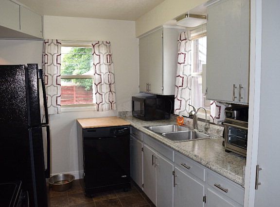 4th image of 305 Holbrook Dr