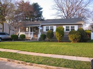 27 Faulkner Ave, North Babylon, NY 11703