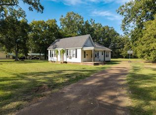 214 Panola Ave, Batesville, MS 38606